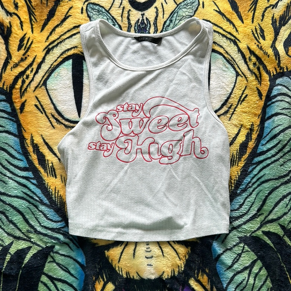 graphic crop top